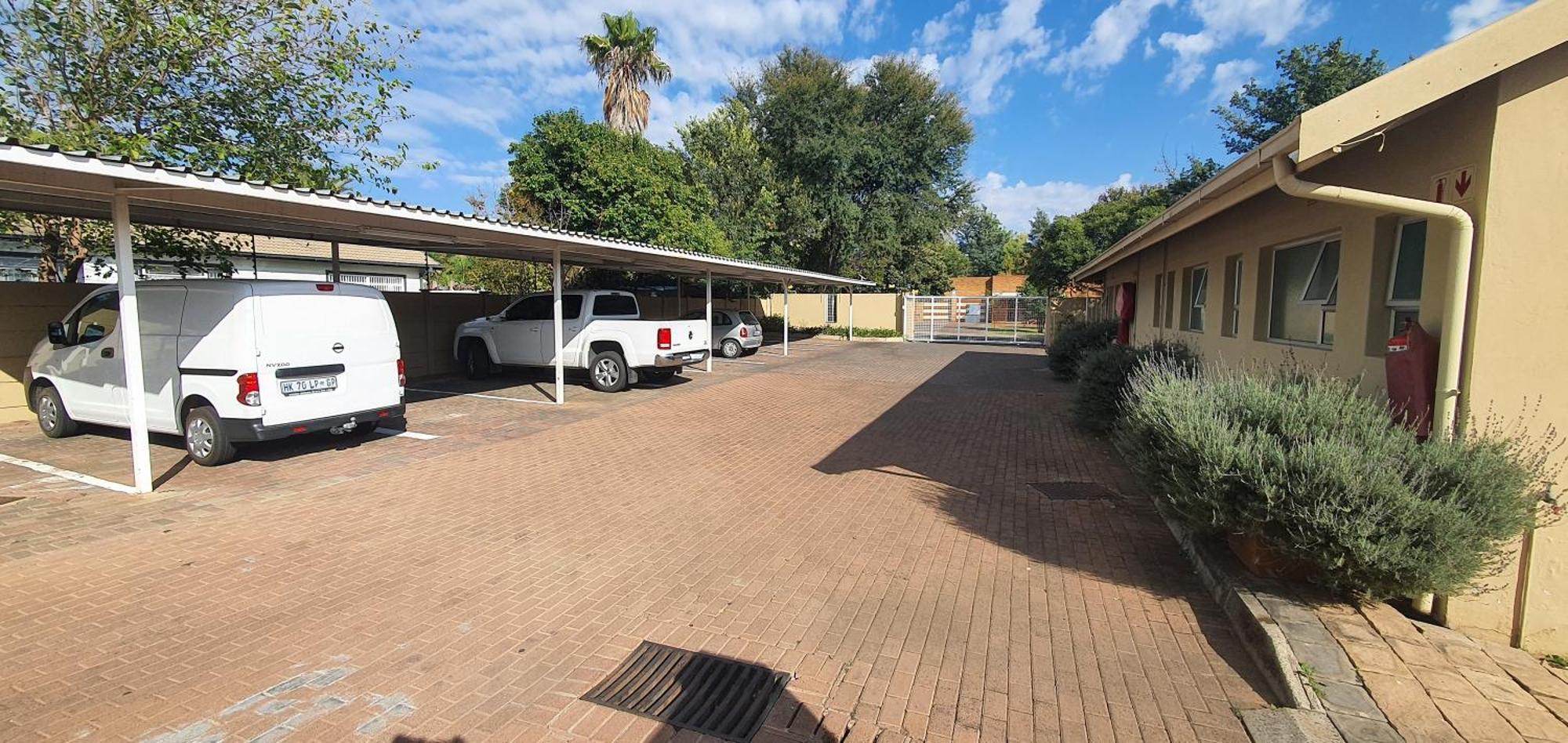 Acacia Lodge Bloemfontein Extérieur photo