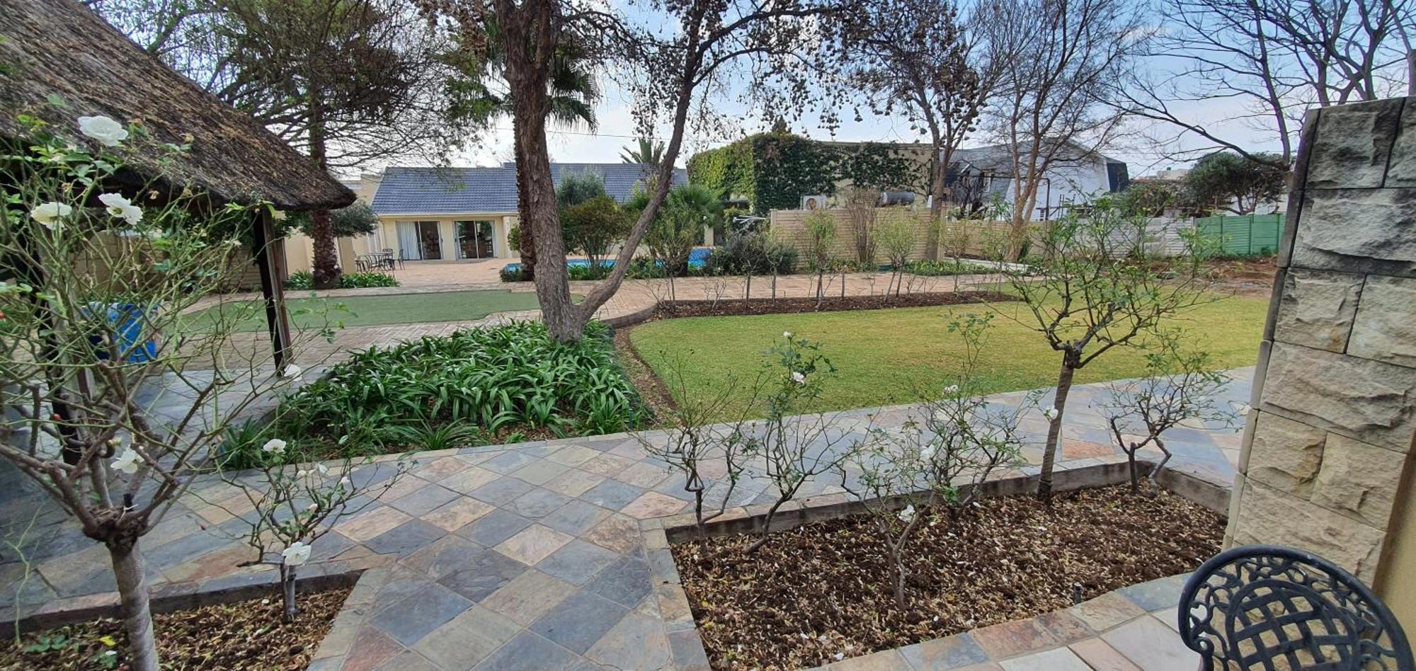 Acacia Lodge Bloemfontein Extérieur photo