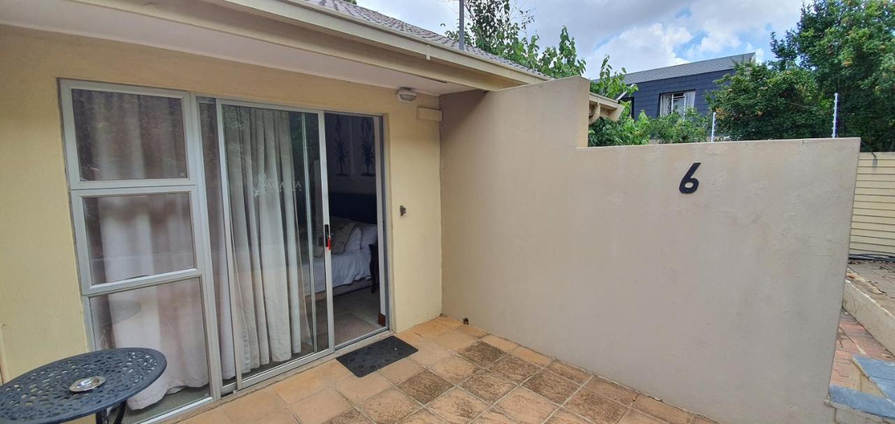 Acacia Lodge Bloemfontein Extérieur photo