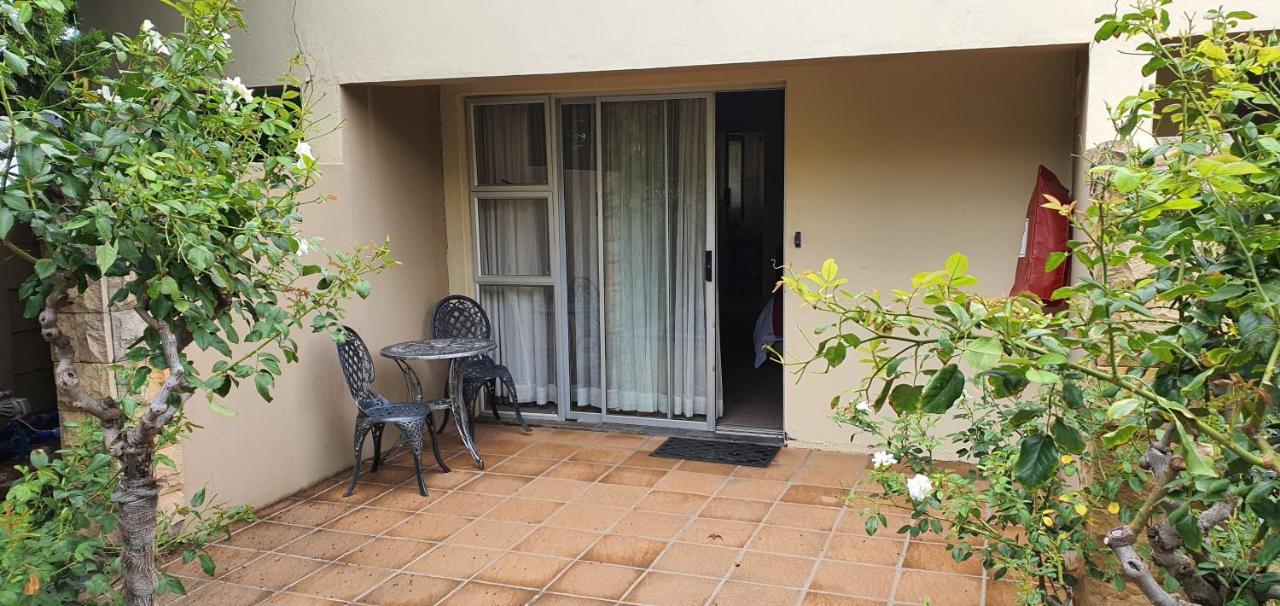 Acacia Lodge Bloemfontein Extérieur photo